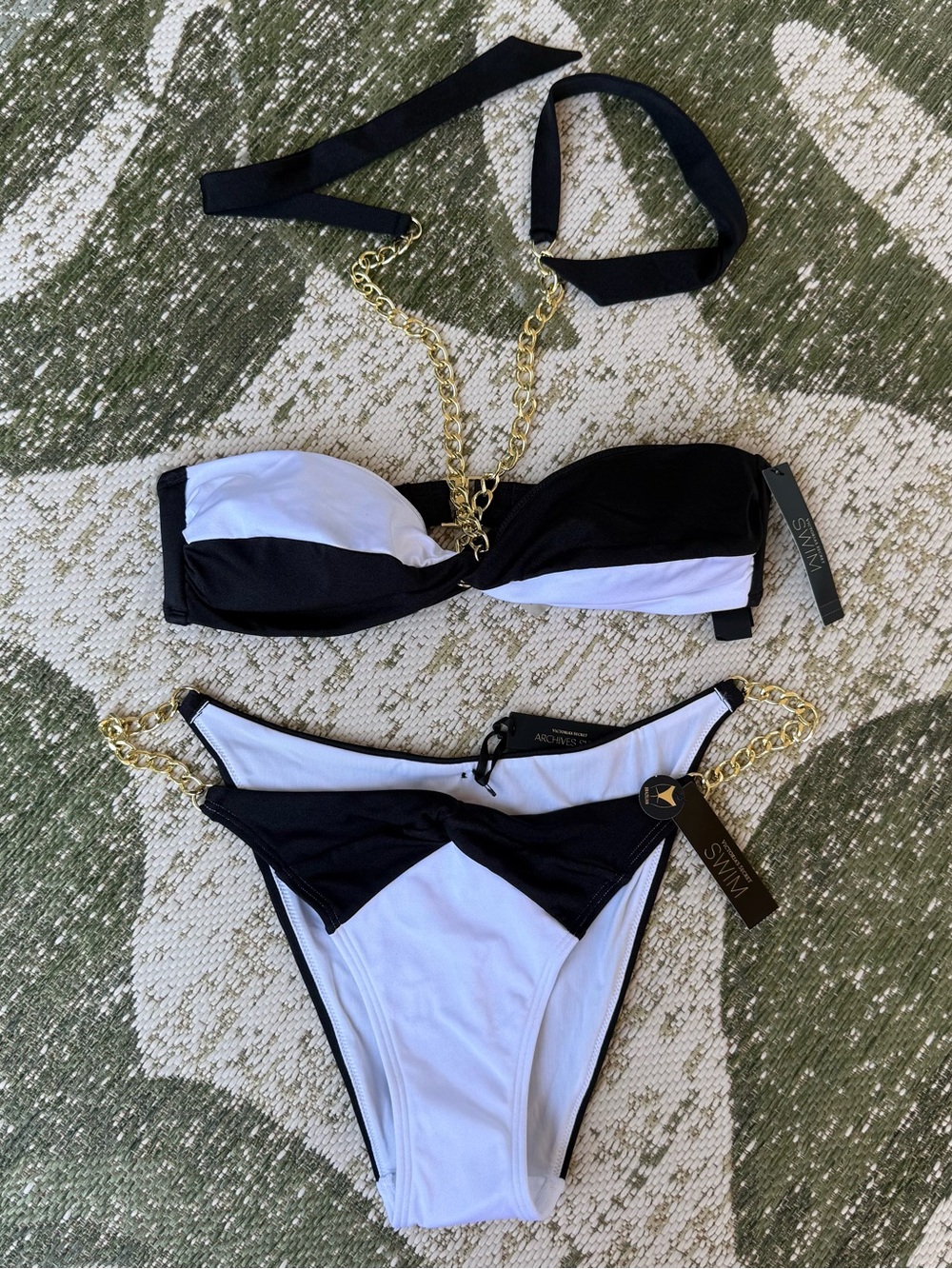 Victoria's Secret Black & White Twist Bandeau Bikini - Picture 4 of 8
